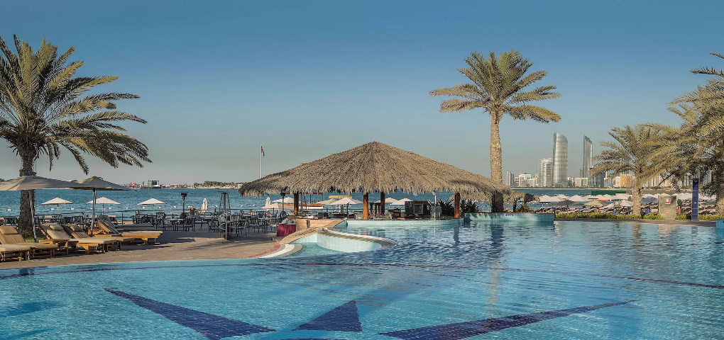 Radisson Blu Hotel & Resort Abu Dhabi Corniche Emirati Arabi Piscina