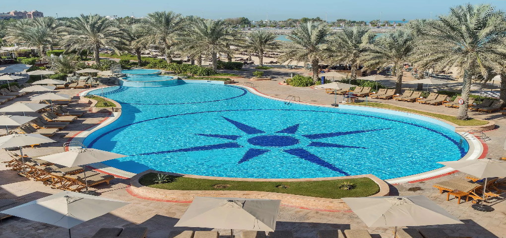 Radisson Blu Hotel & Resort Abu Dhabi Corniche Emirati Arabi Piscine